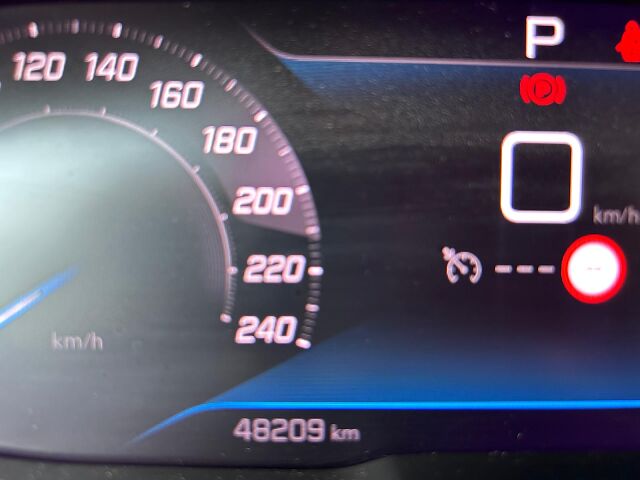 PEUGEOT 3008 ALLURE 1.2. E-THP AUTO SPANISH LHD IN SPAIN ONLY 30000 MILES 2021